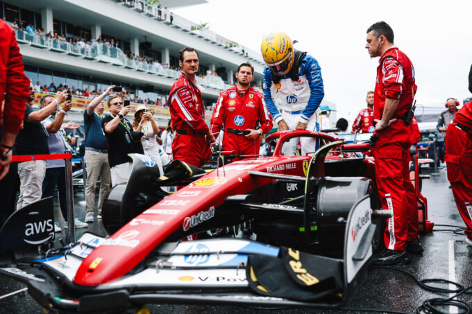 lewis-hamilton-ferrari