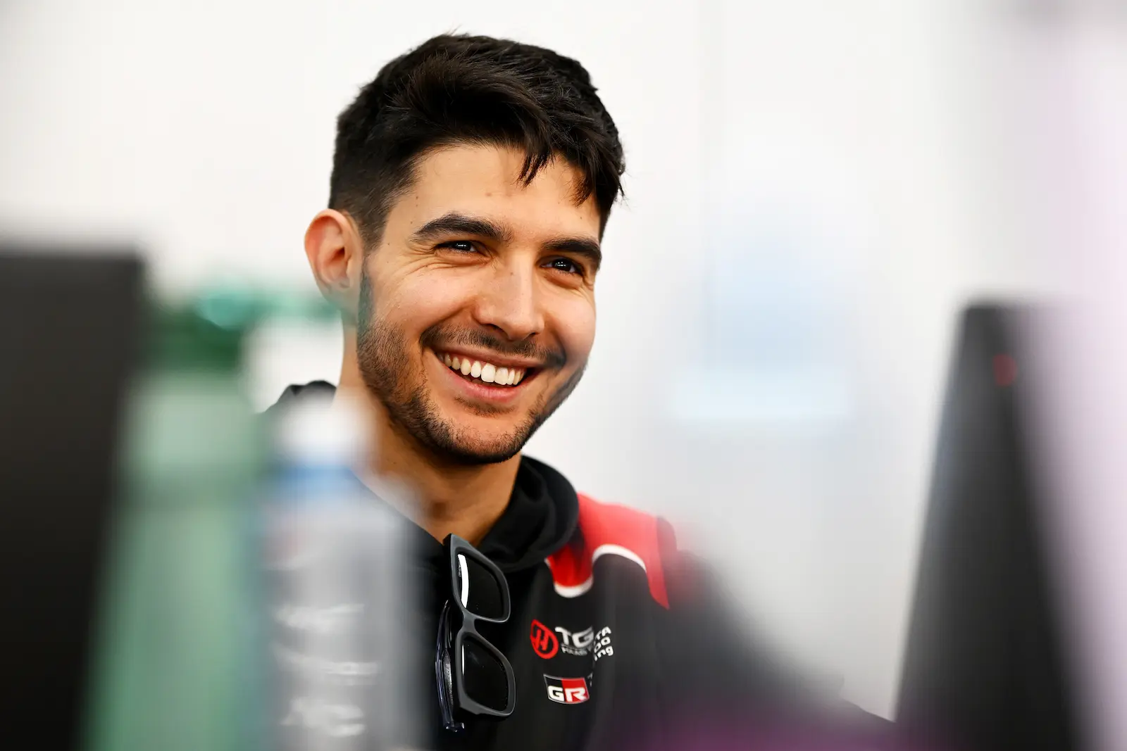 Le Français Esteban Ocon dans le paddock de Bakou