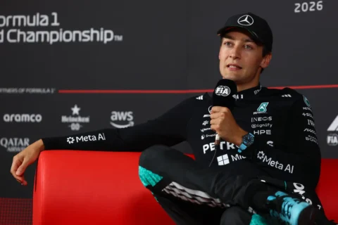 Le pilote Mercedes George Russell en conférence de presse à Monza