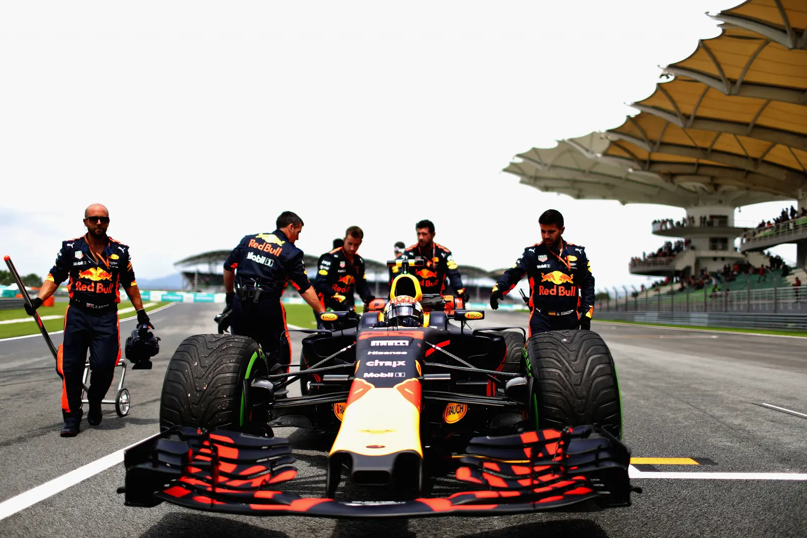 La F1 de retour à Sepang : les équipes et Pirelli dans l’inconnue