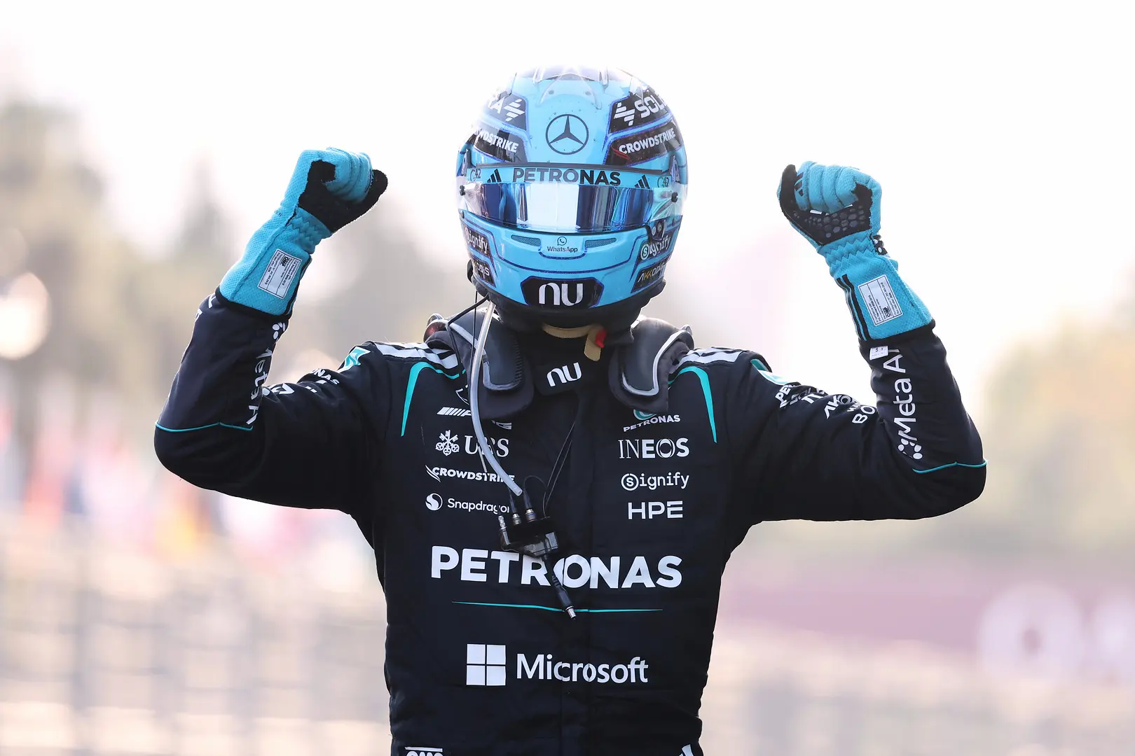 le pilote Mercedes George Russel dans le paddock de Bakou