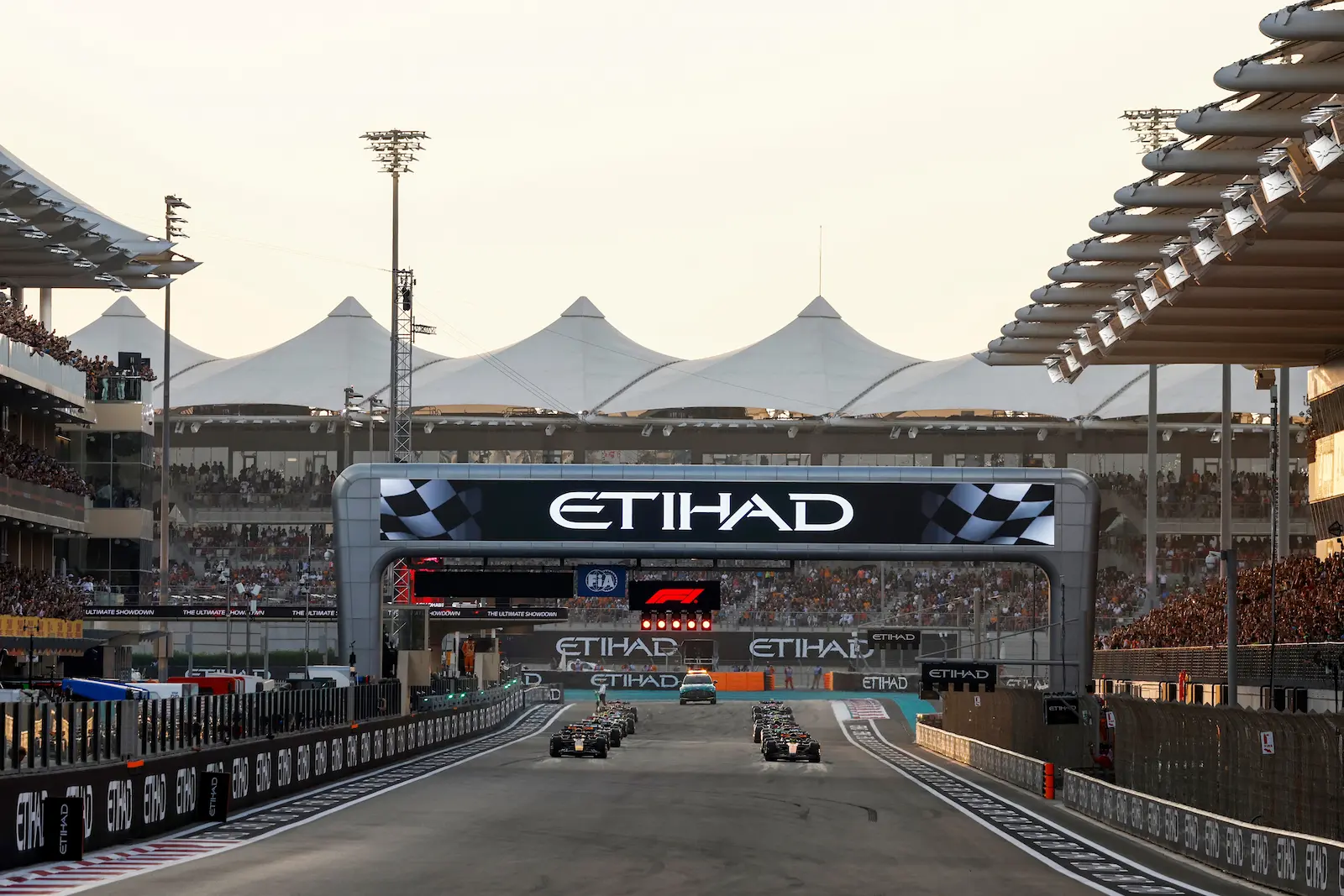 Les F1 au départ du Grand Prix d'Abu Dhabi en 2025