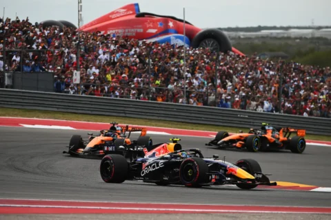 La Red Bull et les deux McLaren sur le circuit d'Austin au Texas