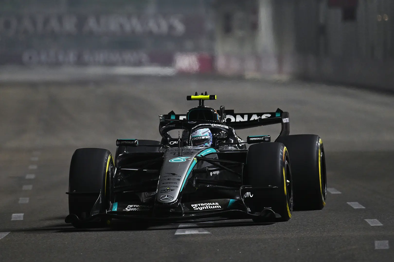 Antonelli en difficulté avec la Mercedes évoluée à Singapour