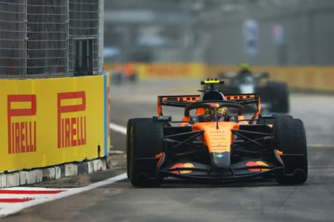 La McLaren de Lando Norris sur le circuit de Singapour