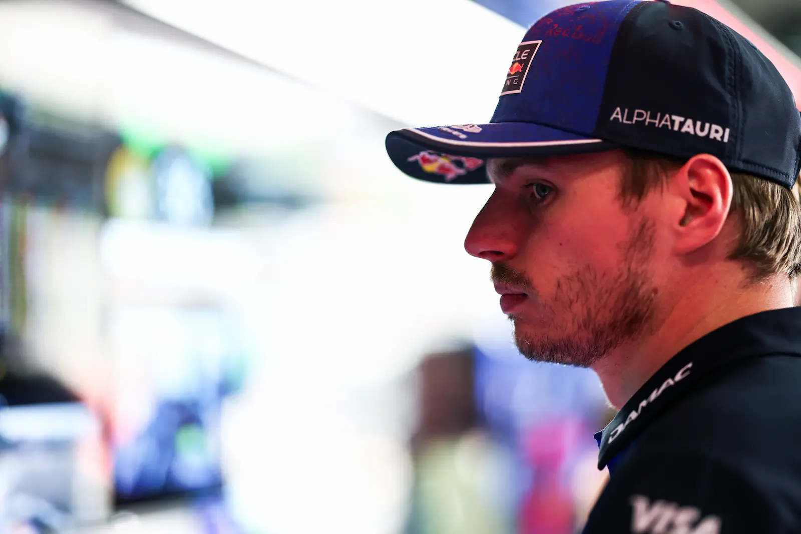 Le pilote Red Bull Max Verstappen dans le garage à Mexico