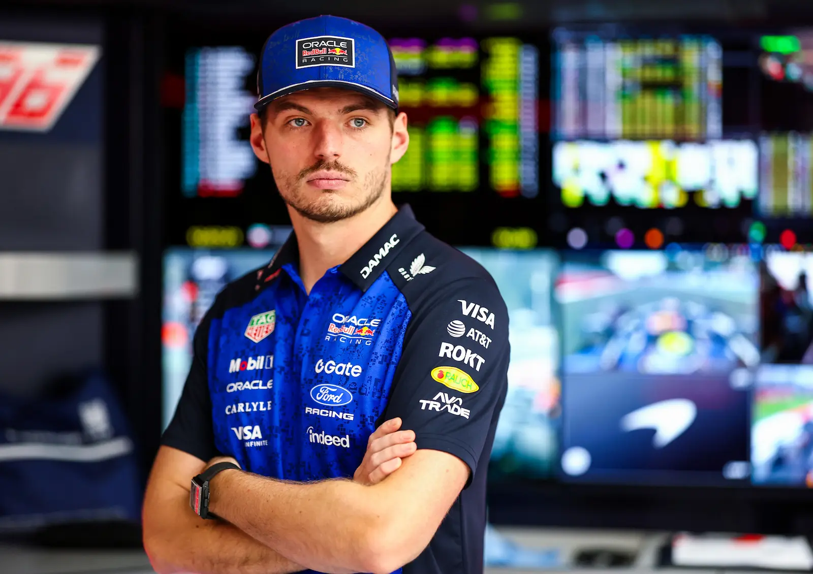Le pilote Red Bull Max Verstappen dans le garage à Mexico