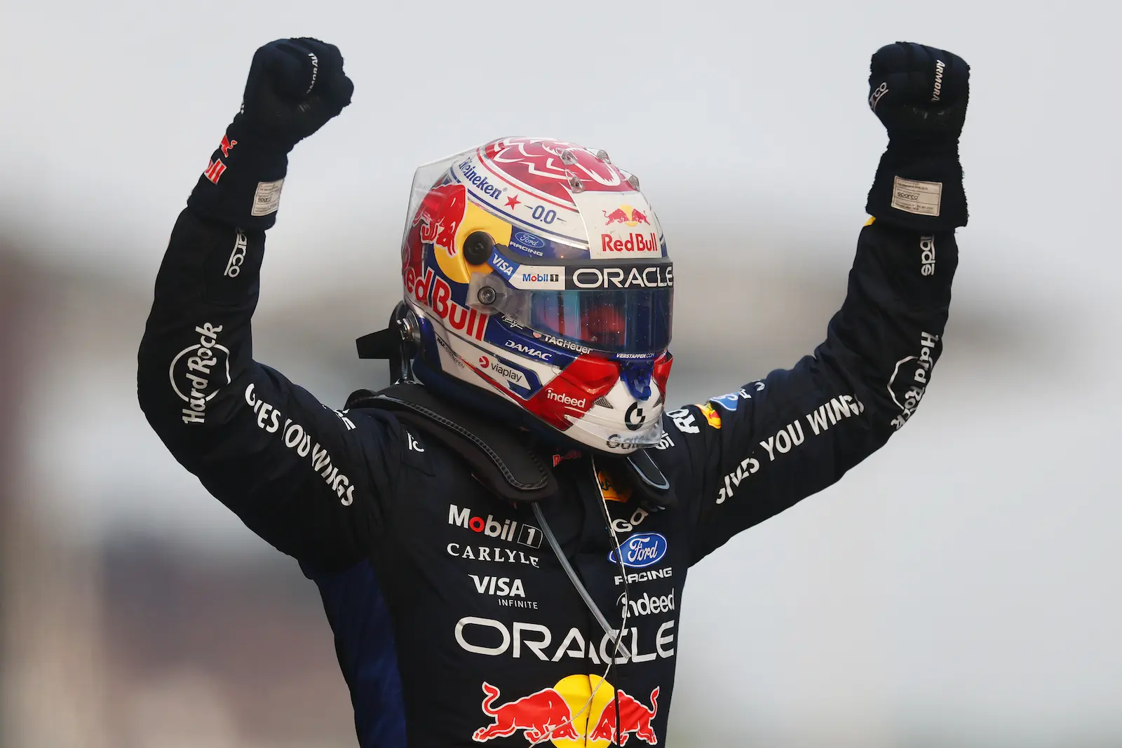 Max Verstappen remporte un GP de Bahreïn chaotique