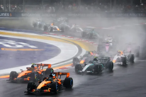 Les deux McLaren lors de la course Sprint à Singapour