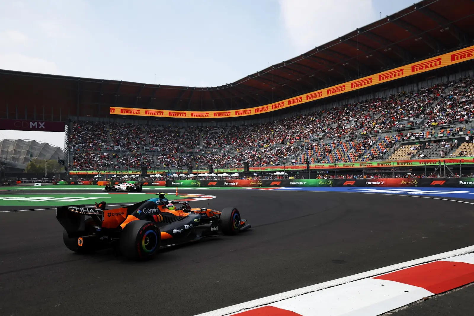 La McLaren de Leonardo Fornaroli lors des EL1 du Grand Prix du Mexique 2026