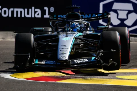 La Mercedes W17 de George Russell sur le circuit de Madrid en Espagne