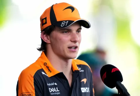 Le pilote McLaren Oscar Piastri dans le paddock de Sepang