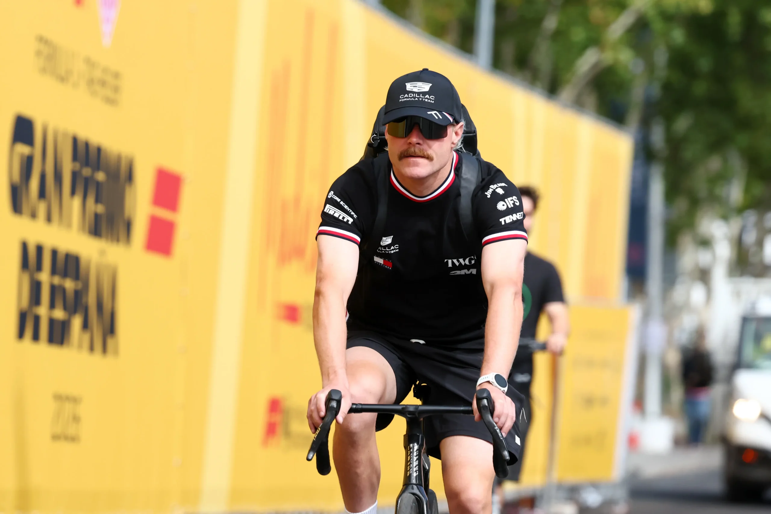 Bottas rejoint le GP de Singapour après 420 km à vélo